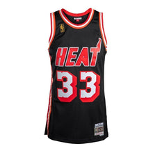 Load image into Gallery viewer, Alonzo Mourning Mitchell &amp; Ness Miami Heat Swingman Jersey  Black